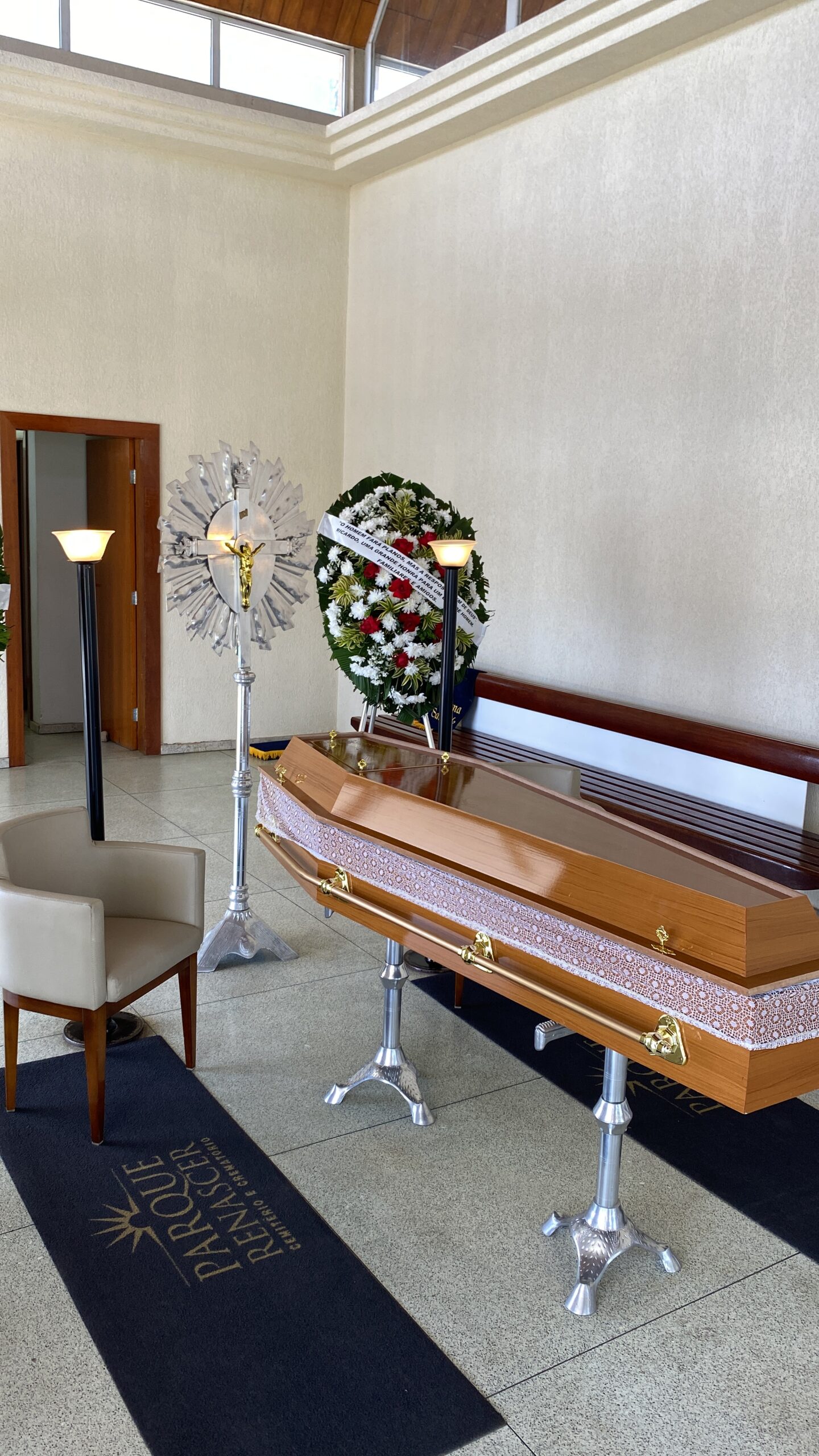 Velório feito em outro estado por meio de translado nacional terrestre.